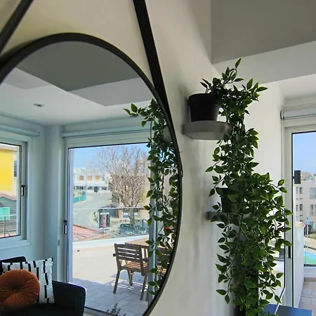 Phaedrus Living: Seaside Modern Flat Lighthouse 63 *