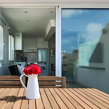 Phaedrus Living: Seaside Modern Flat Lighthouse 63 *