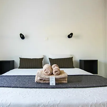 Phaedrus Living: Seaside Modern Flat Lighthouse 63 Apartment *