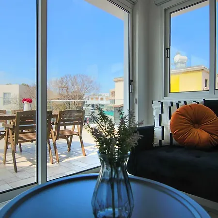 Phaedrus Living: Seaside Modern Flat Lighthouse 63 Apartment