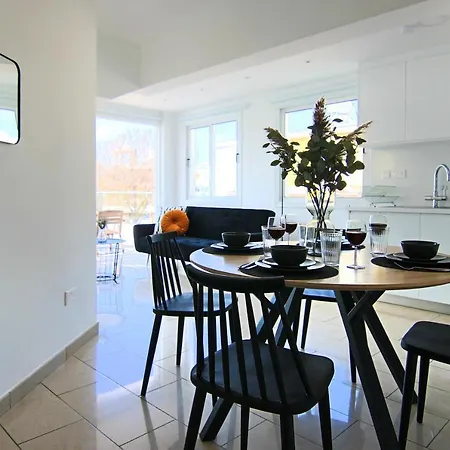 Phaedrus Living: Seaside Modern Flat Lighthouse 63 Pafos