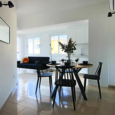 Phaedrus Living: Seaside Modern Flat Lighthouse 63