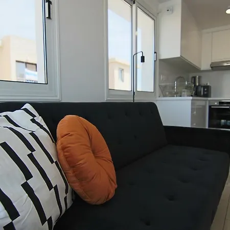 Phaedrus Living: Seaside Modern Flat Lighthouse 63