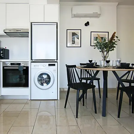 Phaedrus Living: Seaside Modern Flat Lighthouse 63 Apartament